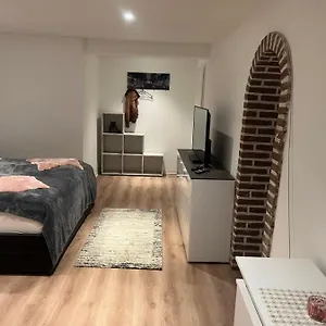https://innenstadt-souterrainwohnung.hamburg-hotels-de.com