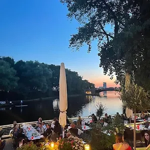 https://auenalster-penthouse-charakter.hamburg-hotels-de.com